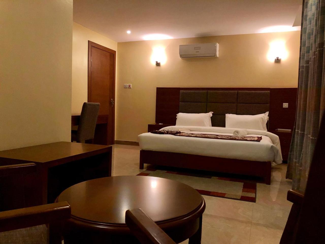 Imperial Hotel & Apartments Dar es Salaam Esterno foto