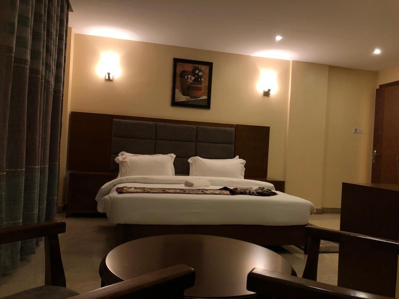 Imperial Hotel & Apartments Dar es Salaam Esterno foto